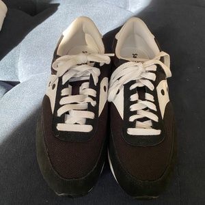 Saucony Women's Hornet Sneaker, Black/White, 8 Medium